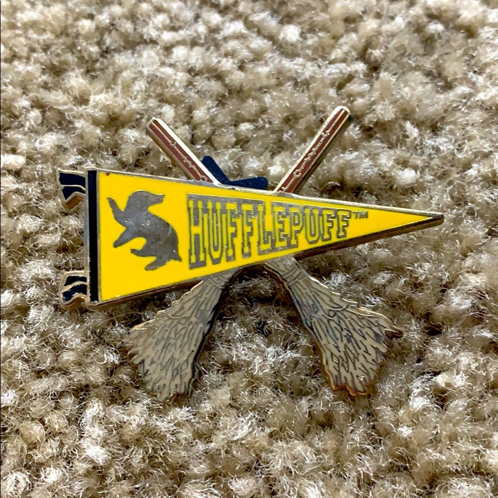 Hufflepuff Quidditch Pin